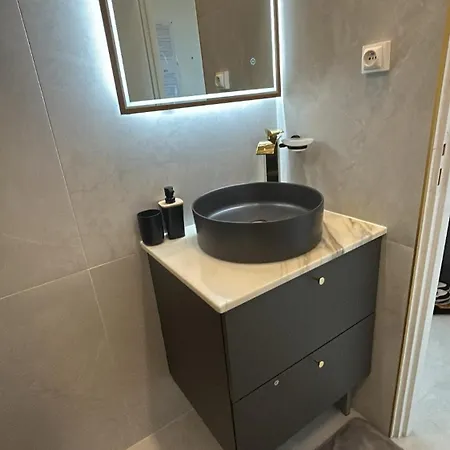 Centre Sur Avenue Jean Medecin A 8 Minutes De Marche Apartment Nice
