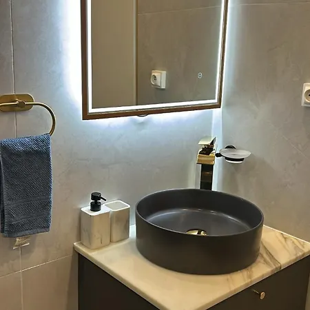 Appartement Centre Sur Avenue Jean Medecin A 8 Minutes De Marche *